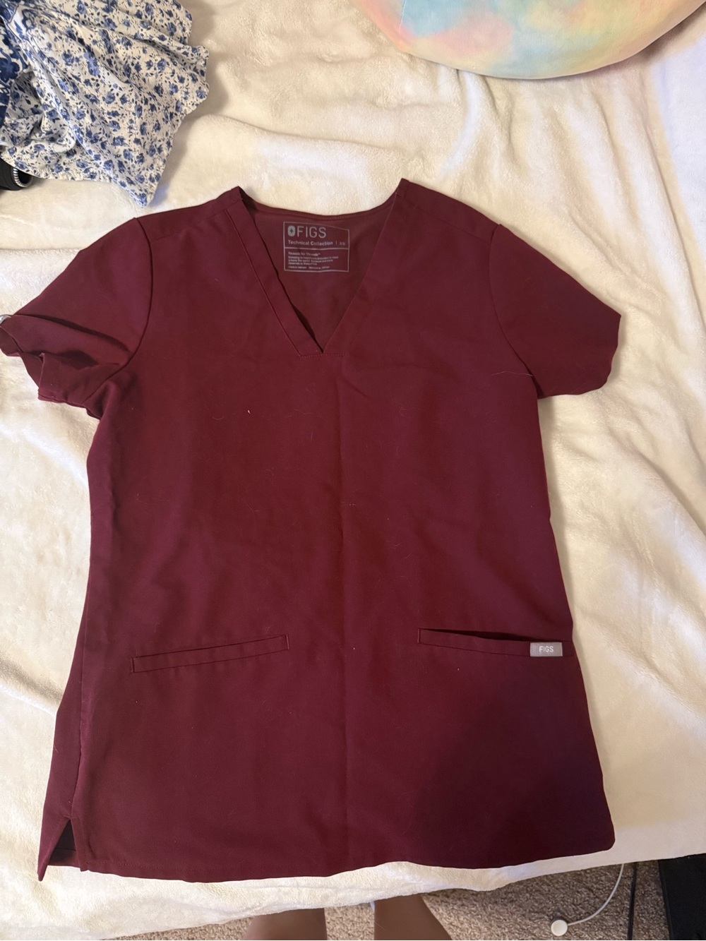 Figs Women’s V-Neck Top - Burgundy